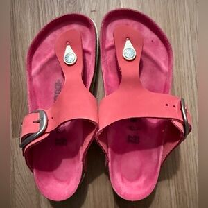 EUC Birkenstock Women's Gizeh Big Buckle Nubuck Sandals - Fuchsia Tulip